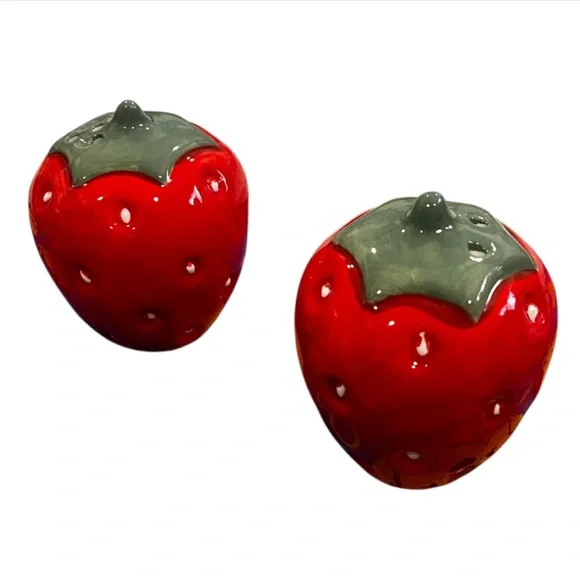 Ceramic Strawberry Salt and Pepper Shakers NWT - Picture 4 of 6